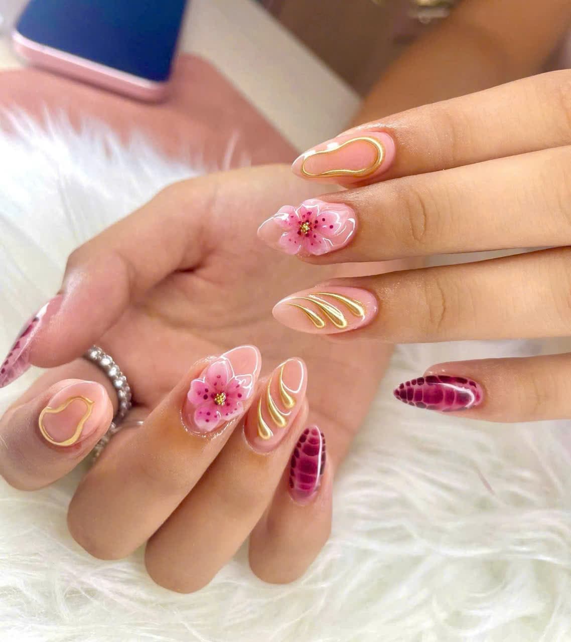 Vẽ móng theo yêu cầu